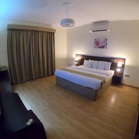 Weekend Hotel & Apartments Maszkat Kültér fotó